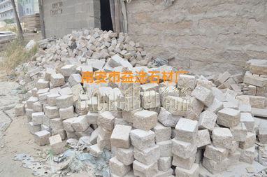益選石材加工花崗巖小方塊滾筒石產(chǎn)品圖片
